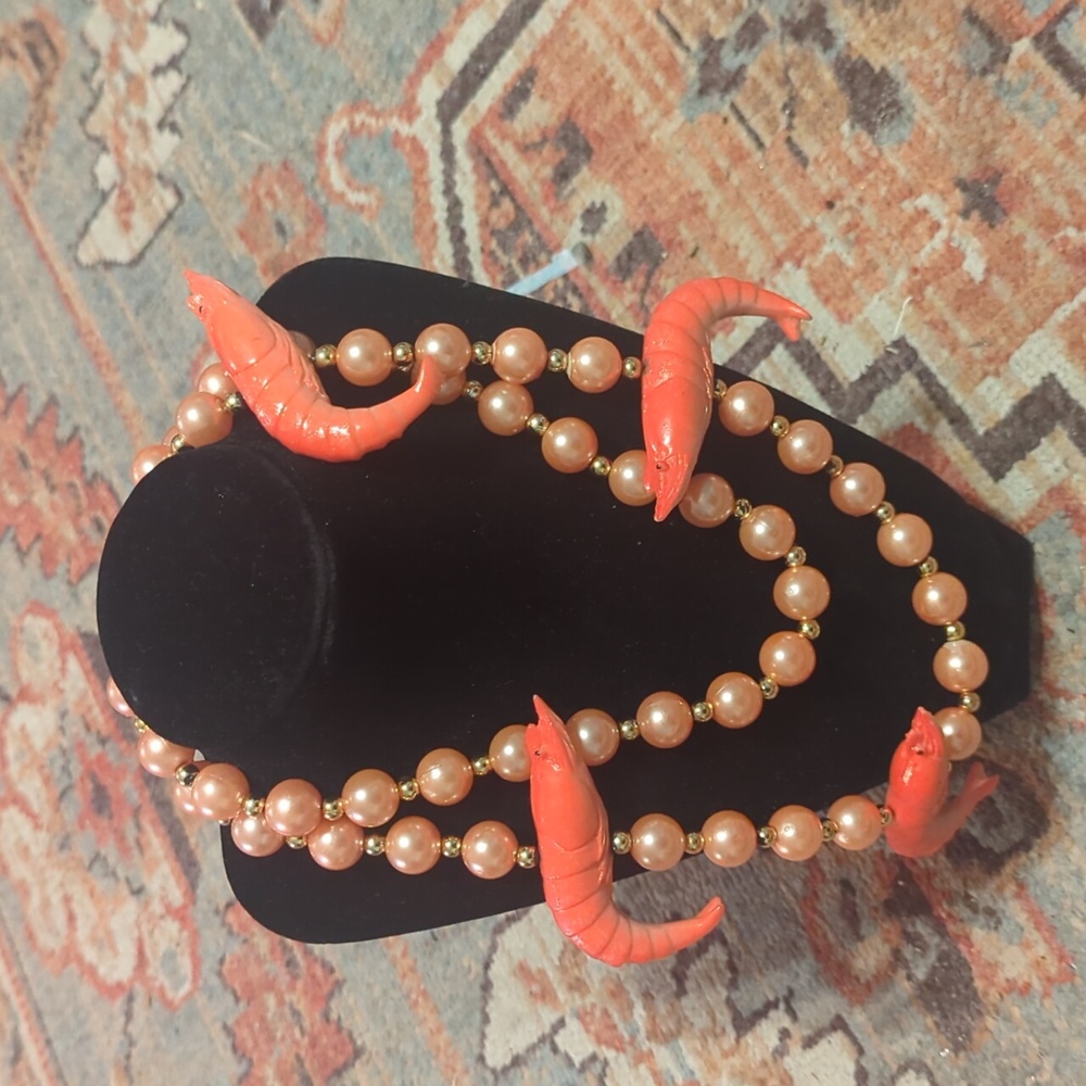 Large strand of faux pearl with shrimp